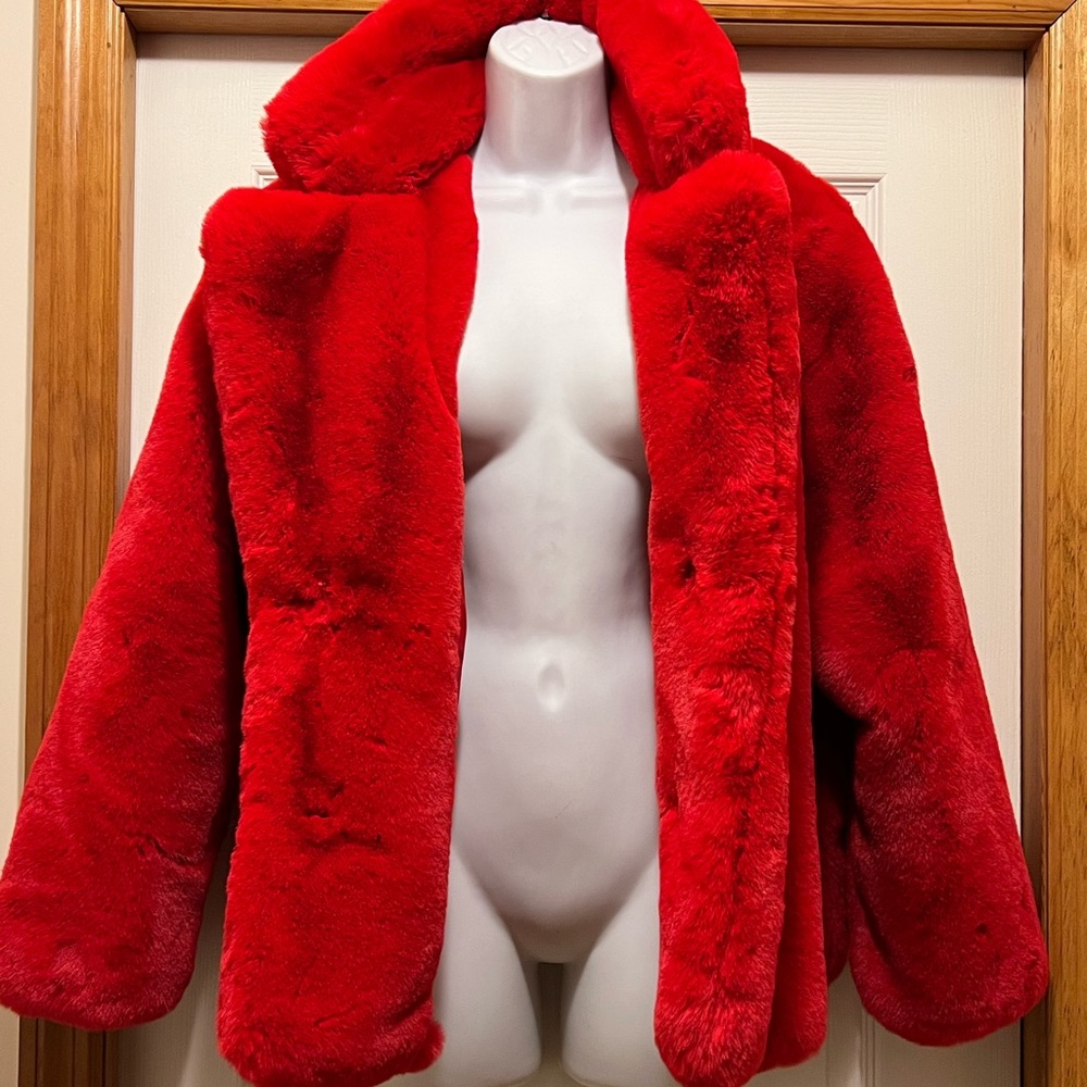 Red Apparis Manon Faux Fur Short Jacket size Large New With Tags Never Worn
